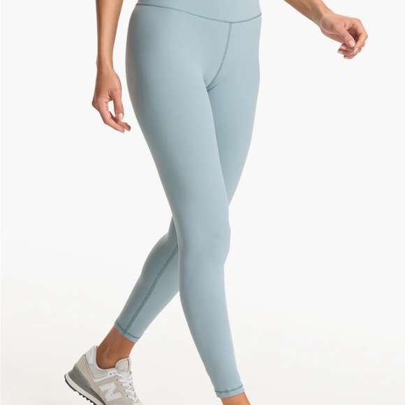 Vuori AllTheFeels Legging NWT. Size small. - Picture 4 of 6